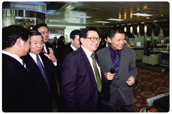 Hua Jianmin,the vice chairman of the Standing Committee of the National People's Congress to visit our company